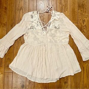 American Eagle Outfitters Blush Colored Lace Blouse Size: Small
